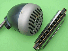 green-harmonica-mic